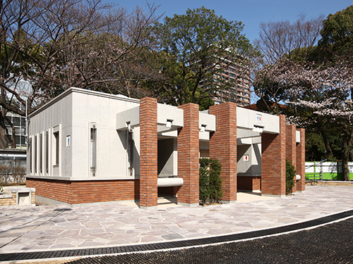 横浜公園トイレ　外観・内観